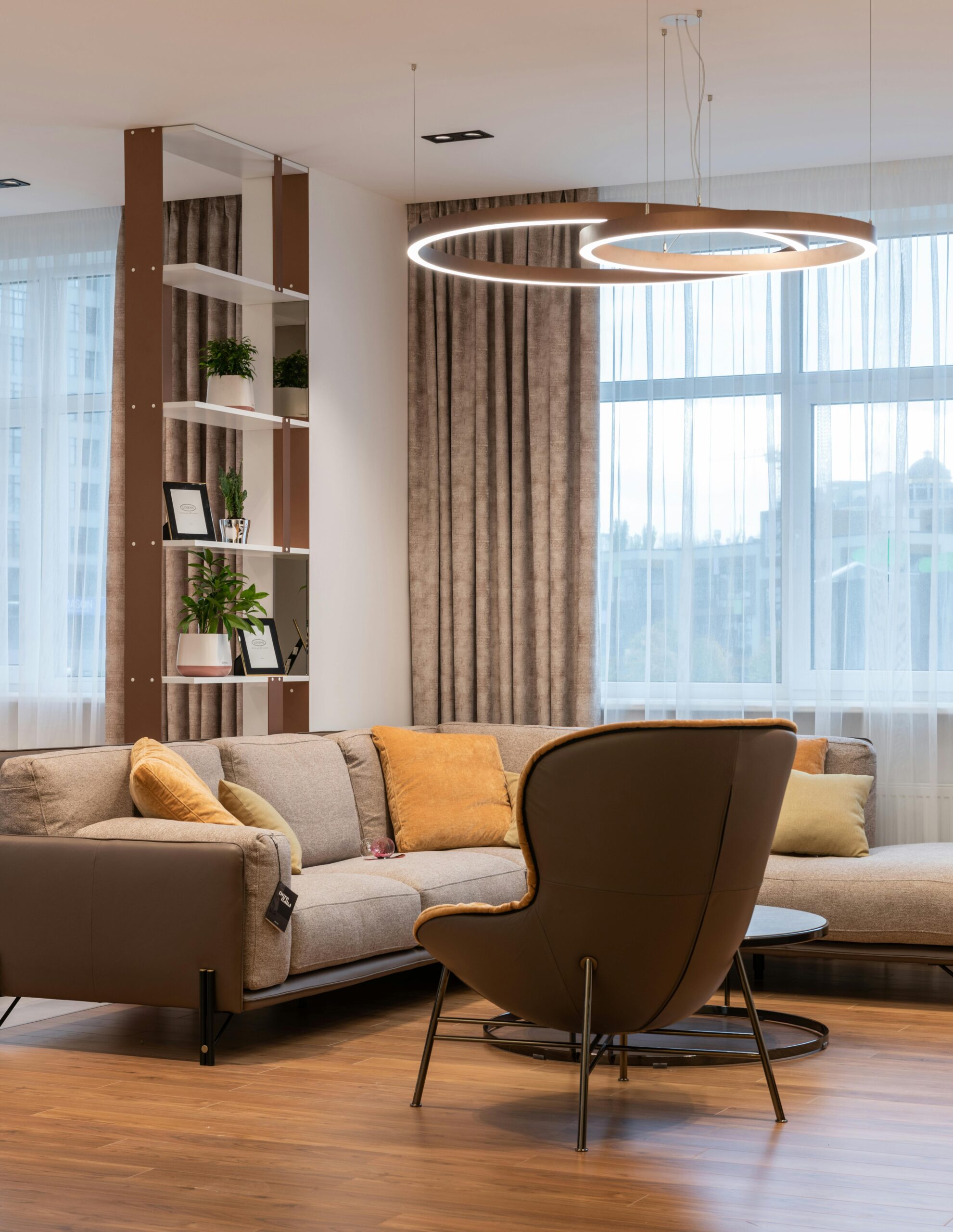 home staging – przygotowanie mieszkania do sprzedaży jasny salon